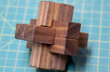 BURR PUZZLE