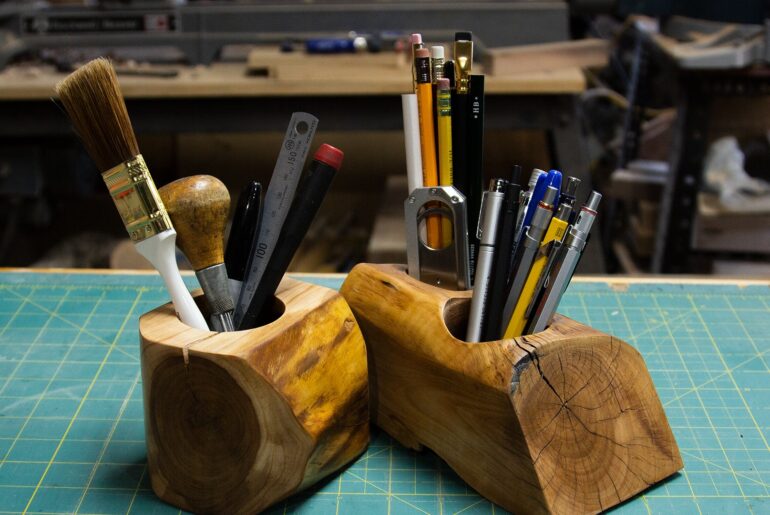 LOG PENCIL HOLDER